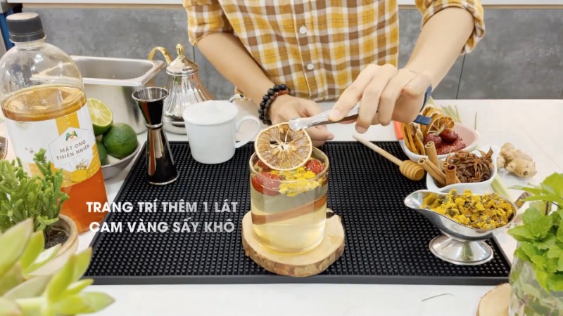 Các bước trang trí ly trà cam quế thảo mộc bằng mật ong thiên nhiên AMAZINGON