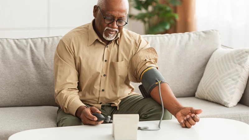 Sâm ngâm mật ong hỗ trợ ổn định huyết áp và tim mạch