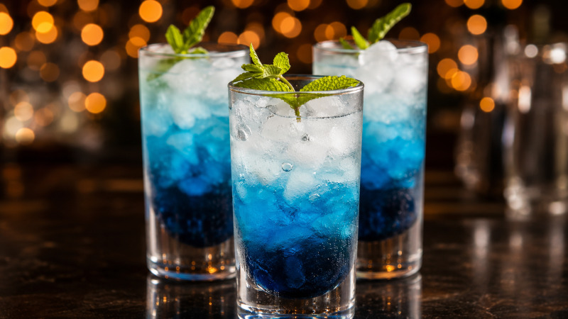 Blue Ocean ly soda hai tầng với màu xanh dương đặc trưng