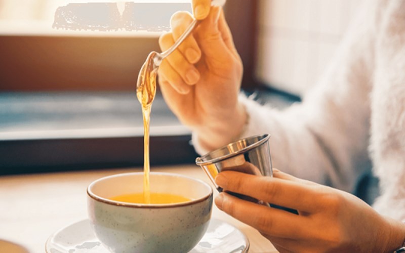 Uống mật ong vào buổi sáng với nước ấm