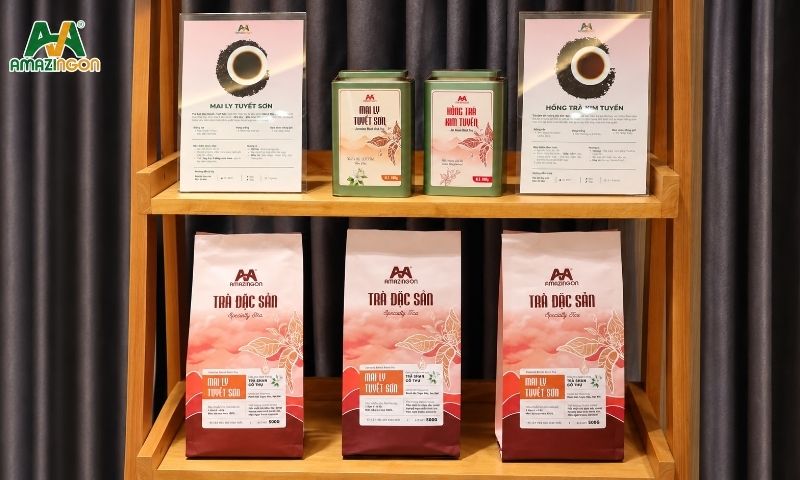 Nguyên liệu matcha và trà đặc sản Việt Nam trưng bày trong workshop AMAZINGON