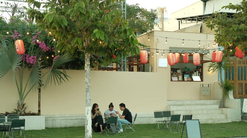 Không gian quán Là Lá - Quán cafe Cam Ranh